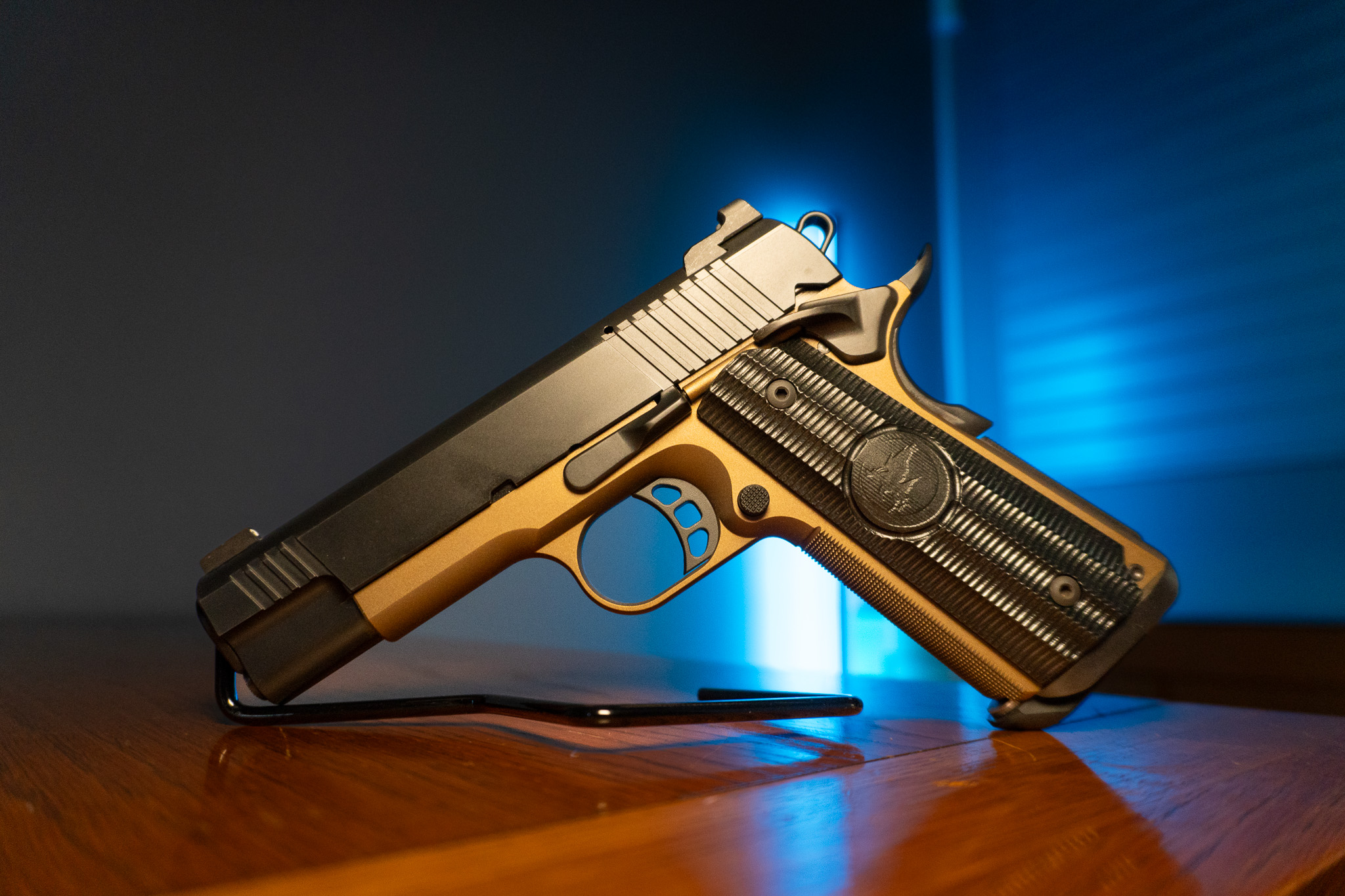 Nighthawk Custom 1911 GRP Commander 10MM - Image 2