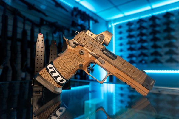 Sig Sauer P211 GTO Combat Coyote Topo 9mm with Trijicon SRO, left angle