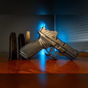 Right side of a Springfield Echelon 4.0FC Gear Pac 9mm with Viridian RFX11 green dot and three spare magazines